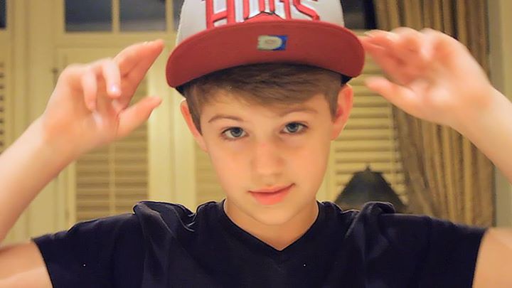 MattyBrapsL's tweet photo. Feliz viernes! Espero que ya cavar vlog de ​​esta semana ! Echa un vistazo a estos regalos de BBoys y bgirls todo http://t.co/cRnQqys6Ft