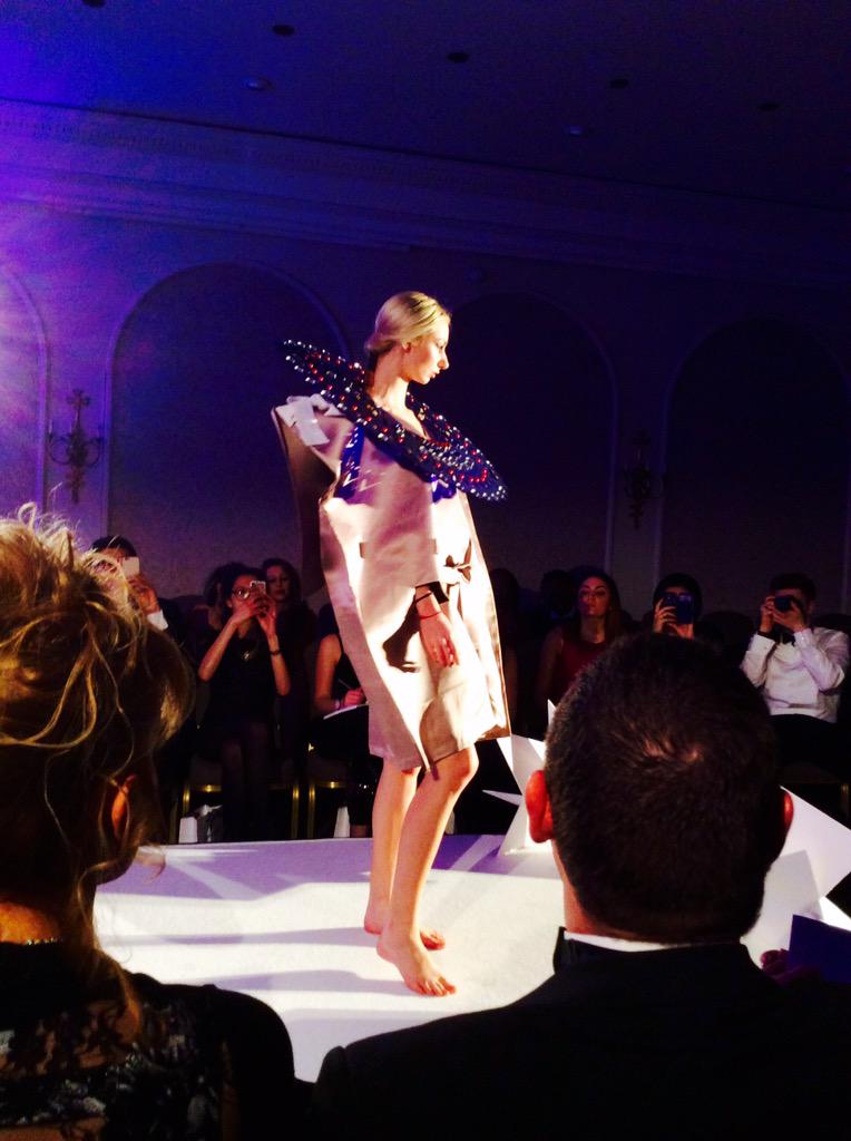 Impressive piece opening the show at <a href="/OxfordFashionWk/">Oxford Fashion Week</a> this eve designed by <a href="/LaviniaCadar/">Lavinia Cadar</a>