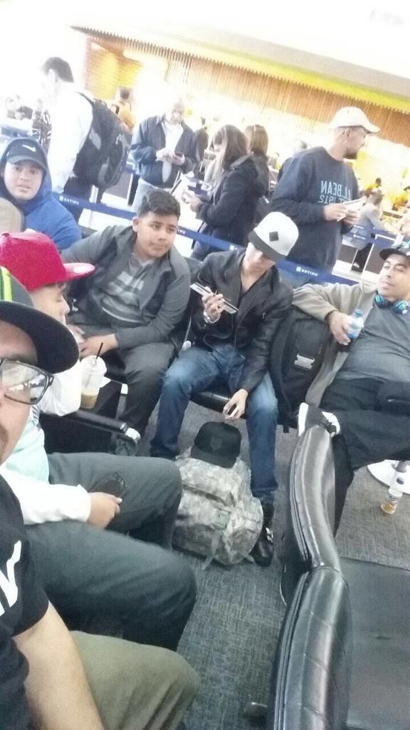 plebitasdecheyo's tweet photo. Esperando el Vuelo a Florida .. #cheyocarrillo #teamcheyo http://t.co/FM836qkWOe
