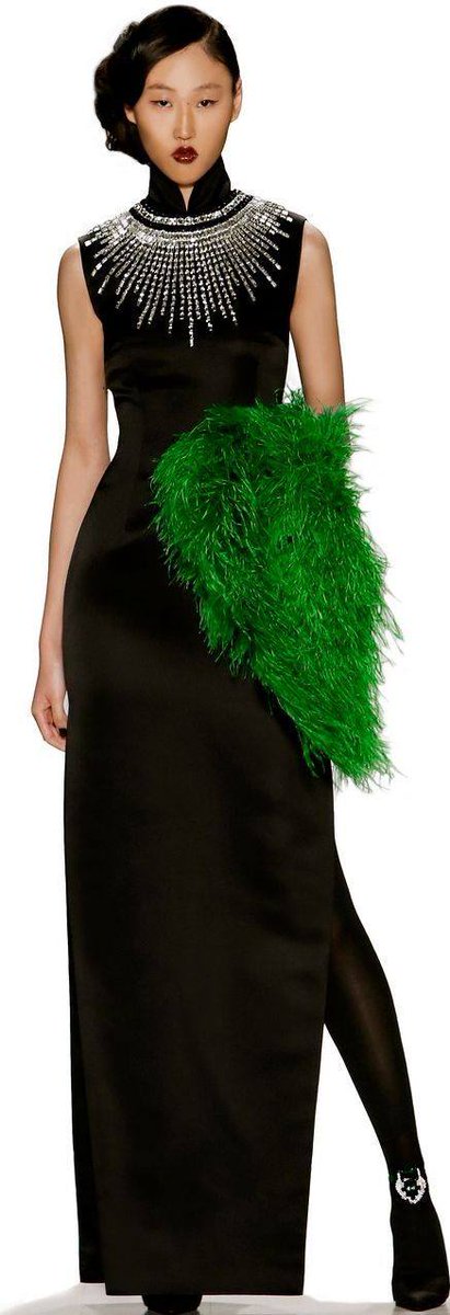 miajuana's tweet photo. Glamour with a touch of green... #fashion #style #glamour #dressesonly #gorgeous http://t.co/U99AP45SyS
