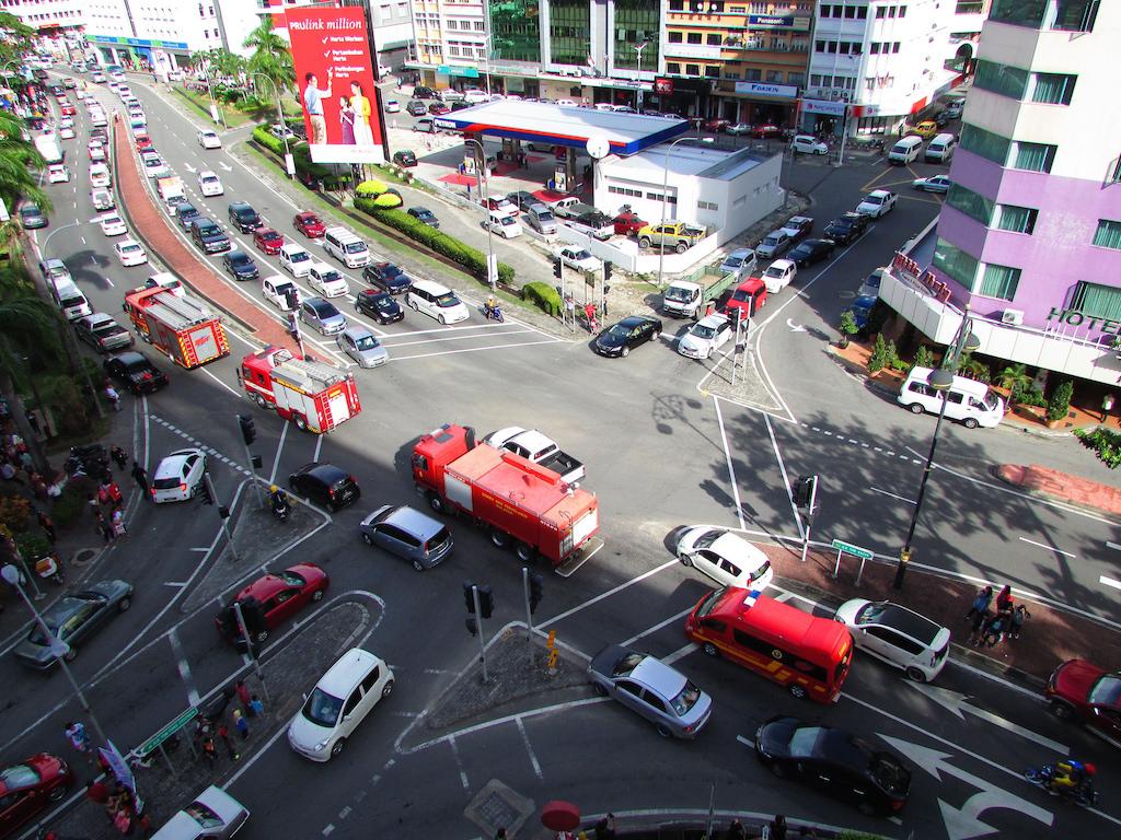 BusInsiderMY's tweet photo. 8 Annoying Things Every Malaysian Driver Needs to Stop Doing: http://t.co/UNcrbnq0VZ #myaid http://t.co/MYXNh68fdw