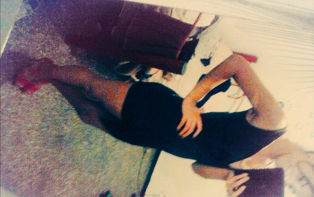 AbruMartinez3's tweet photo. Y al fin te tengo. #Vestido #lindo #mio #enmis #manos. http://t.co/7r0ILtDONC