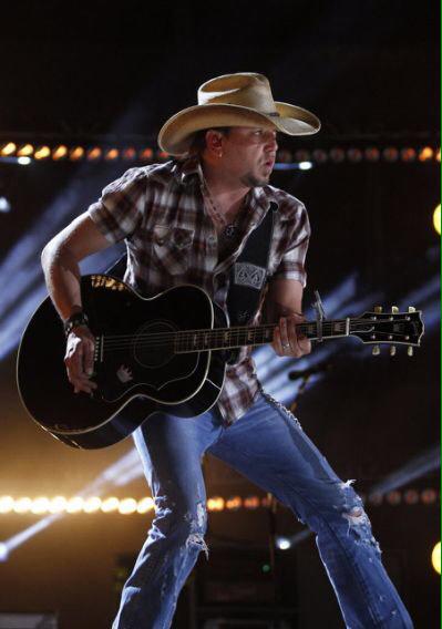 causewecountry's tweet photo. #CountryDiscussion 
Retweet for Brantley Gilbert
Favorite for Jason Aldean http://t.co/z38bURNHD9