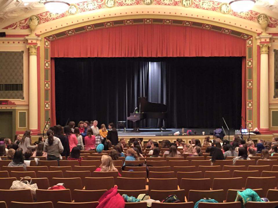 SMS_CT's tweet photo. Students participating in the Northern Region Music Festival enjoy dinner break between hard-working rehearsals. http://t.co/HbWo62v3Xe