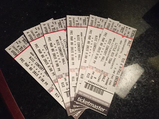 sp_phillips's tweet photo. Hey @ChrisStapleton don't tell Little Big Town but we're really here to see you! http://t.co/vJ0GLMbyPQ