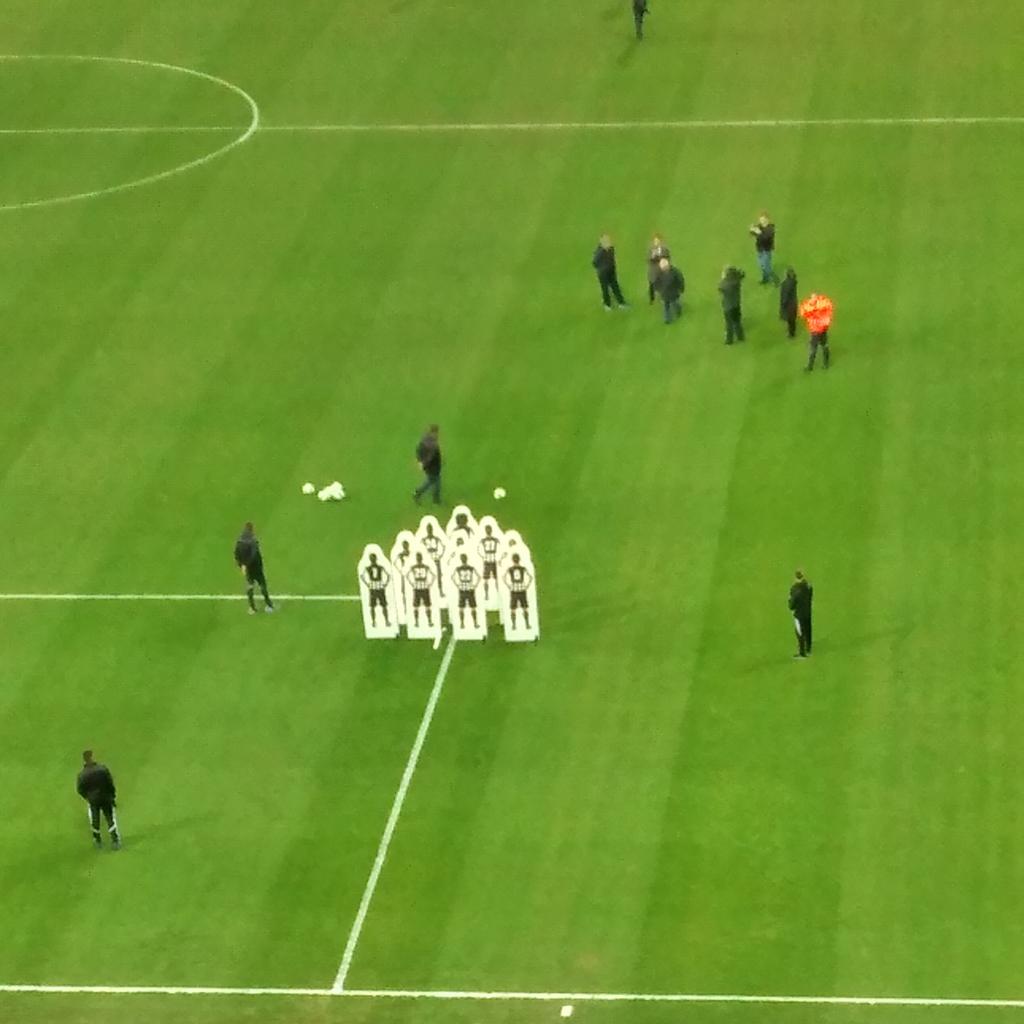 HBRed99's tweet photo. #MUFC #Awaydays #AwaydayVictory #Newcastle #GGMU #BeginningMiddle&End http://t.co/fYAShAALSL