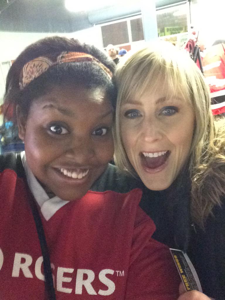 Rogerstv20's tweet photo. Tweet your #fanselfie for an entry to win an LED TV! Use the hashtags #wevegotgames #fanselfies !! http://t.co/nJLMplzdY2