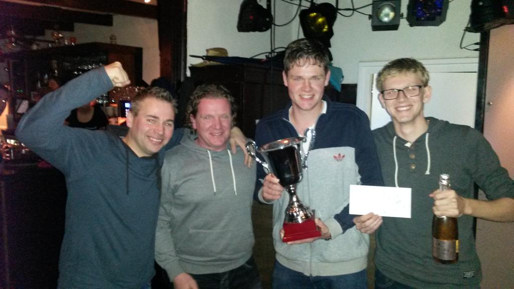Mikevanderstar's tweet photo. Winnaars  Vossie @BiBaQuizzz http://t.co/0WACFbu1SP