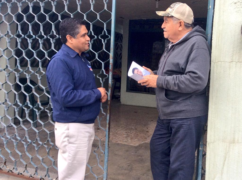 VictorFuentesNL's tweet photo. Continuamos trabajando en nuestro primer día de campaña visitando a los vecinos de Las Puentes Segundo Sector http://t.co/ZoSUwf9eAC