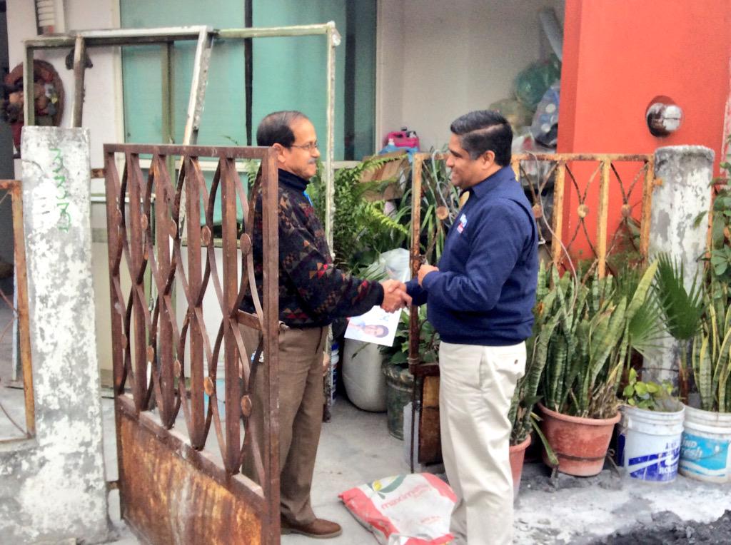 VictorFuentesNL's tweet photo. Continuamos trabajando en nuestro primer día de campaña visitando a los vecinos de Las Puentes Segundo Sector http://t.co/ZoSUwf9eAC
