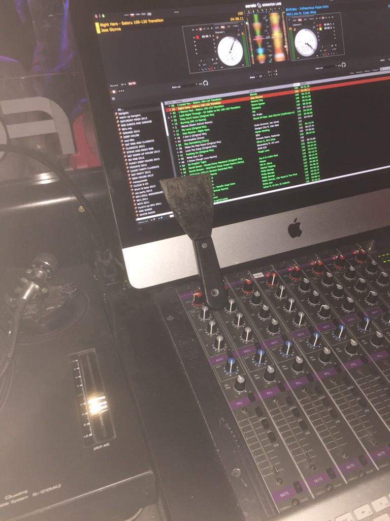 MDofHD's tweet image. “@FacesEssex_DJ: A stripper in the DJ stand @FacesEssex .... Standard behavior http://t.co/KNKzQtEZC2” @DJsComplaining