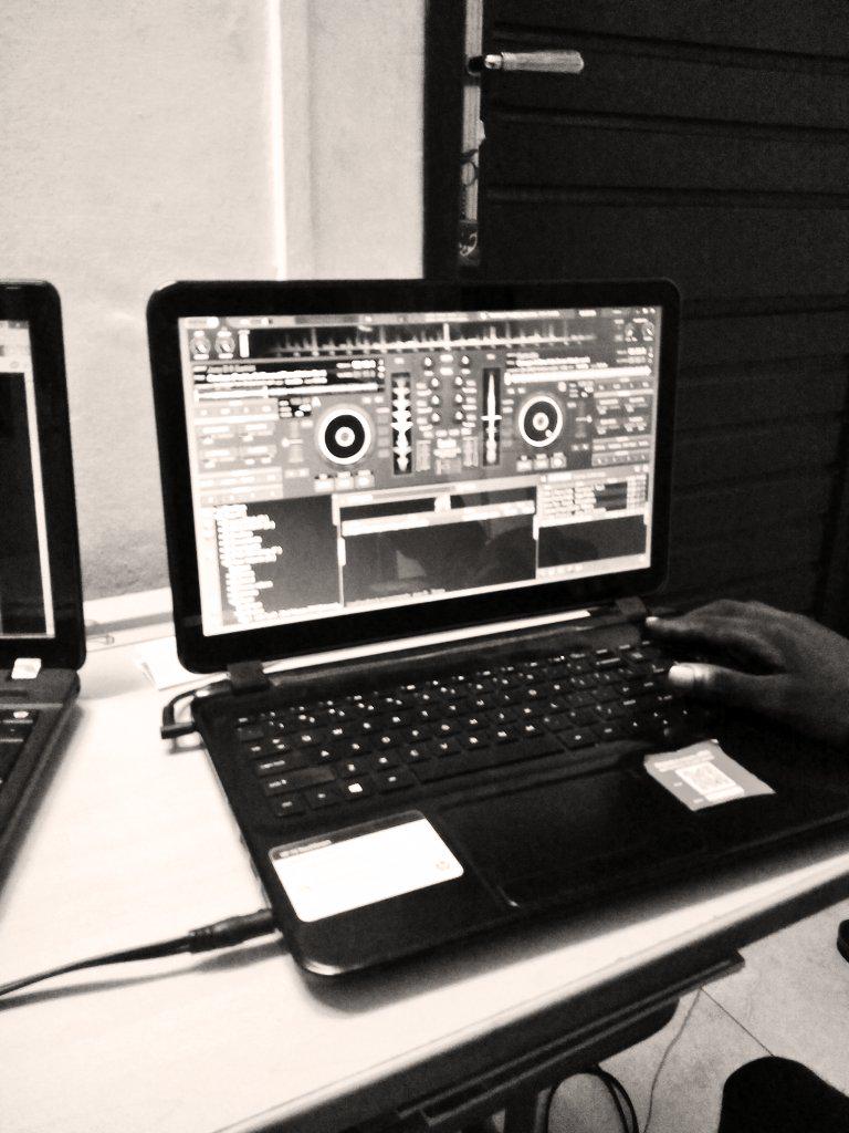 baAdo233's tweet photo. Dj Tizzy..lord of eardrums..#baAdo http://t.co/gm45a2pvia