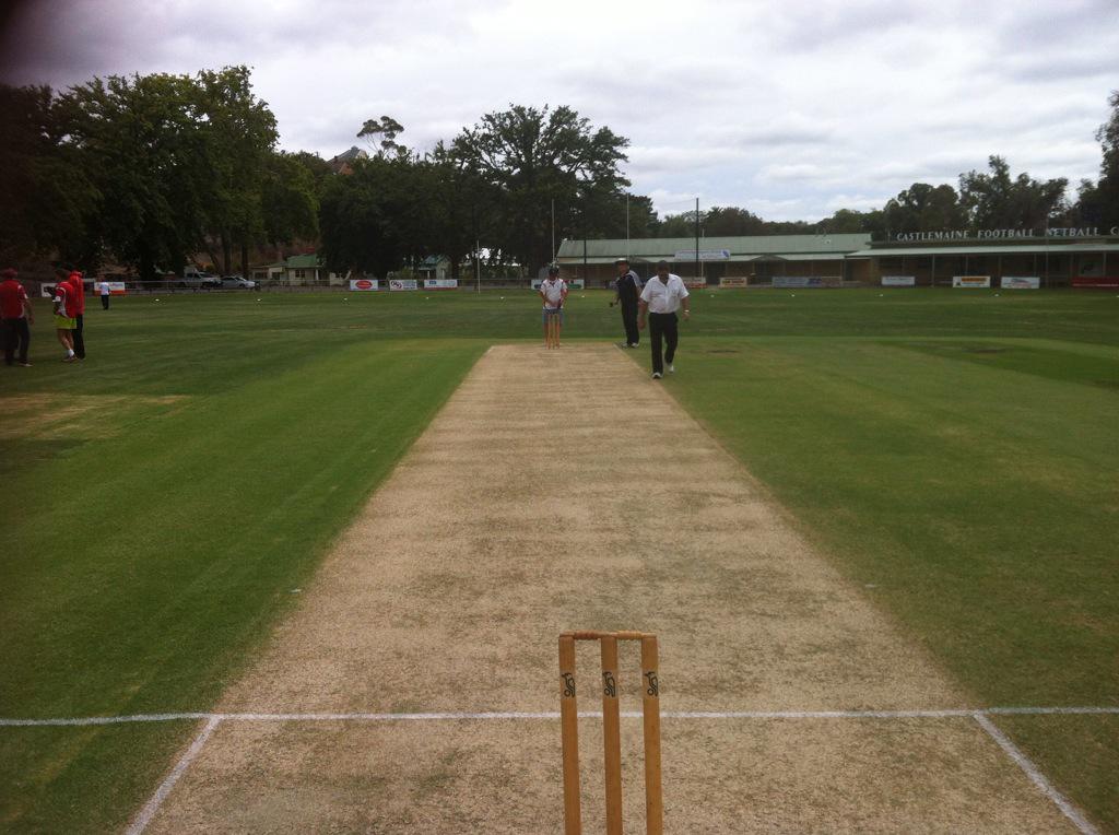 sobenator's tweet photo. Semi finals 0 for 0 off 0 so far #160overs #waronthewicket #redhats http://t.co/kXCRTLmLaF