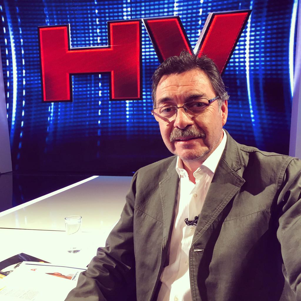 Ifranzani's tweet photo. Hoy en @mentiraslared #historiasverdaderas con el #reporterodelcrimenmv @marceloarayatv crímenes que marcaron a Chile http://t.co/usM7355w2f