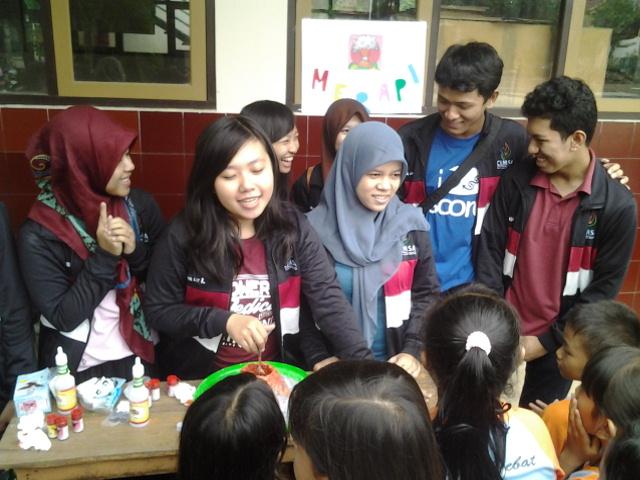 Pos gunung merapi niih, adek adeknya pada semangat banget nih ♥