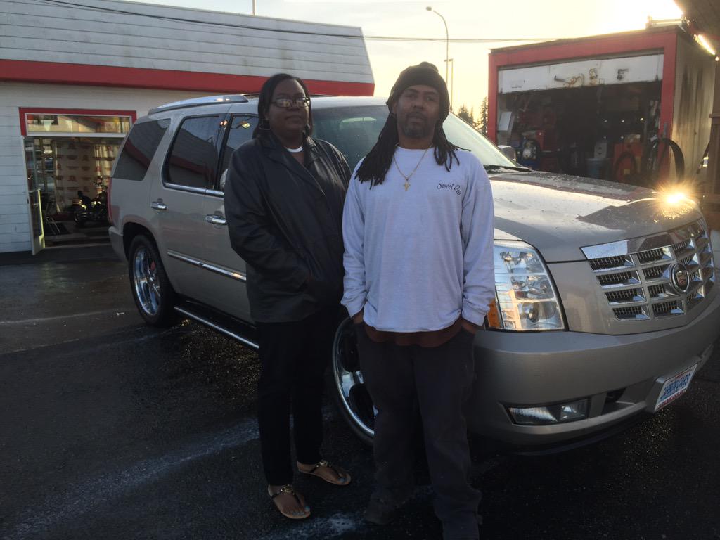 1800Project's tweet image. Tony and Lekeisha are driving home to Bremerton Wa in there new 2007 Cadillac Escalade. #carsonCars #project1800