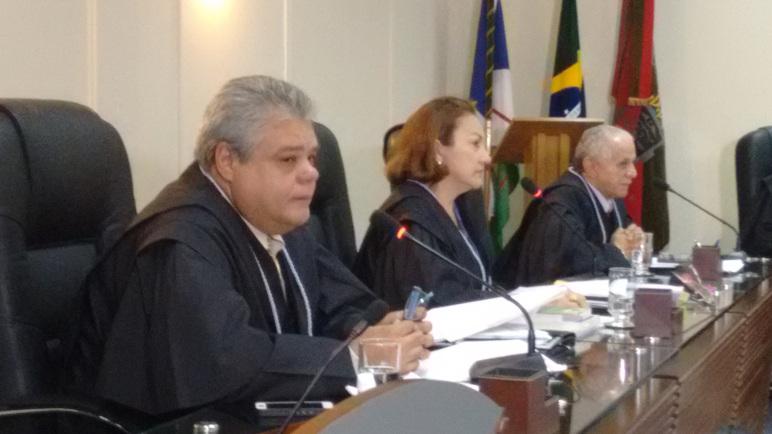 RoraimaemFOCO's tweet image. TCE determina exoneração imediata de parentes da governadora Suely. 
blogdoluizvalerio.com/2015/03/06/tce…