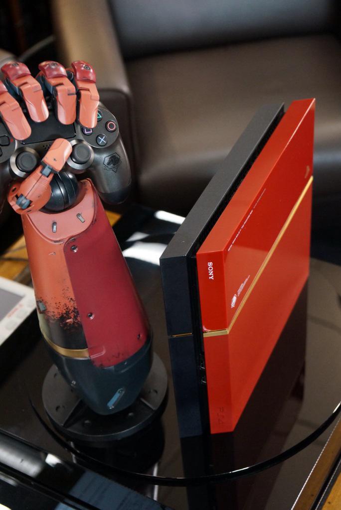 Hideo Kojima Shows Discarded Metal Gear Solid V PS4 Prototypes; JP Store-Specific Bonuses Revealed B_ddgY4UYAA0MuA