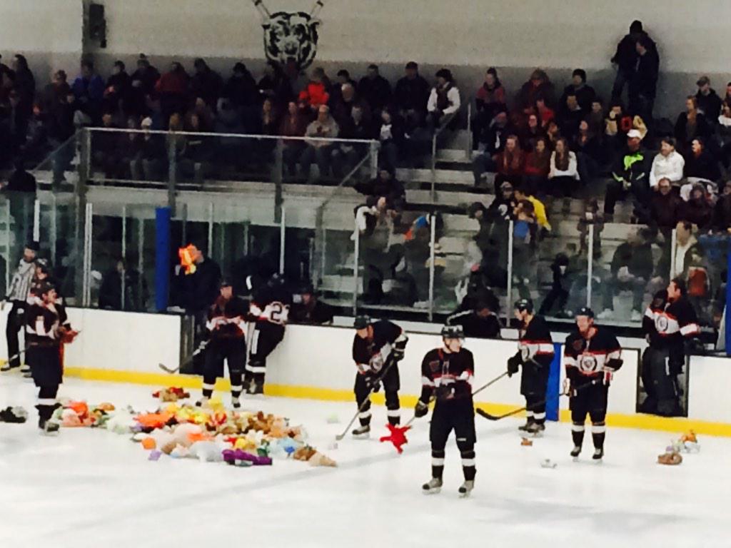 LaurieRitger's tweet photo. Teddy bear toss at the Fond du Lac Bears game comes quick in the first period vs. Calumet. http://t.co/BjPstRtbzC