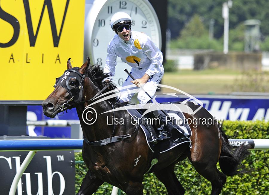 LisaGrimm9's tweet photo. #So professional #VANCOUVER wins the Todman #strongcolt @GaiWaterhouse1 @TommyBerry21 @7horseracing @mmsnippets http://t.co/w5jP26AwR1