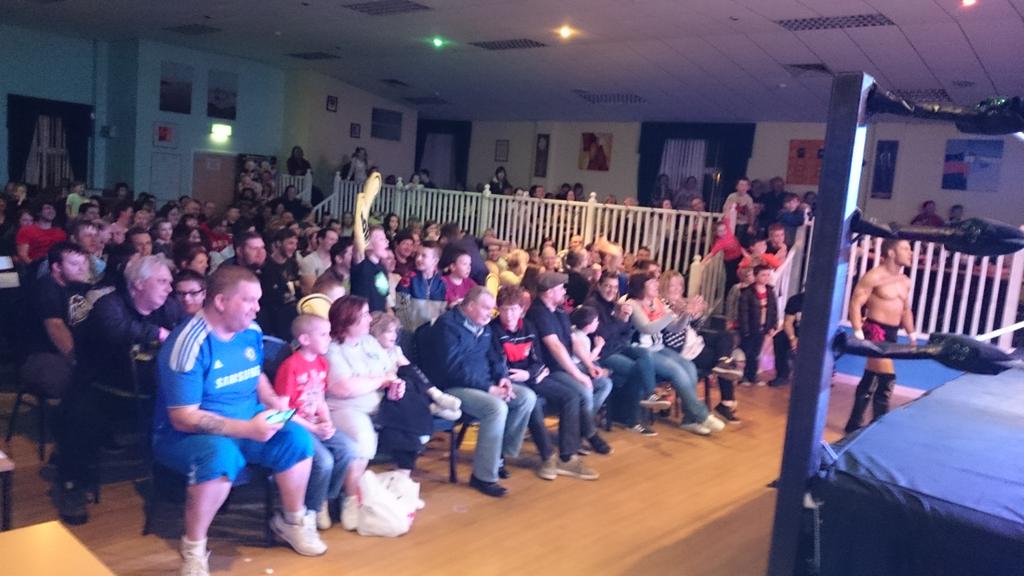 ProWrestling4U's tweet photo. Full house, happy fans, happy pw4u team ;-) 
Thank you Silverdale  !!!!   ;-)  xxx http://t.co/t4RicsTleU