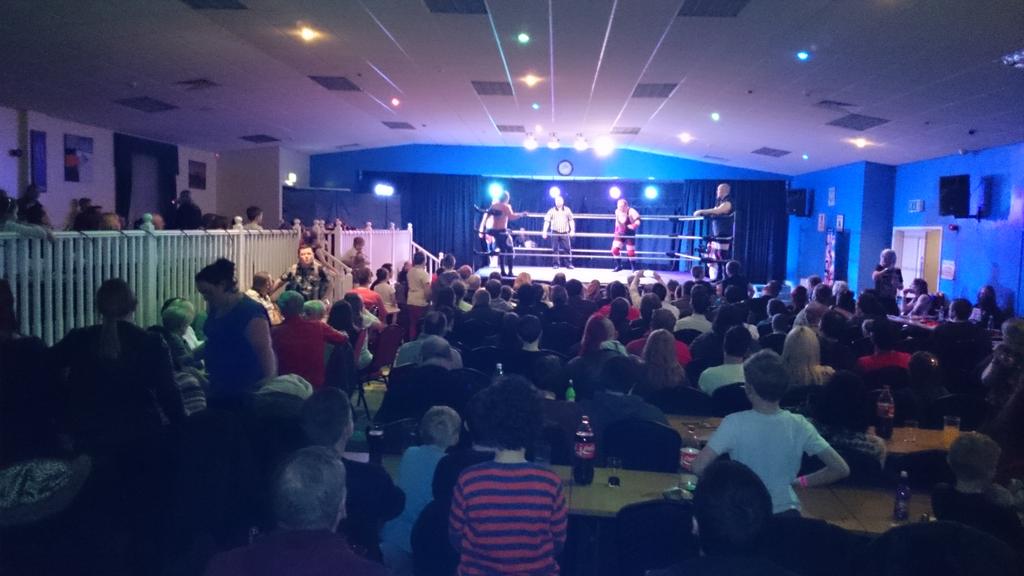 ProWrestling4U's tweet photo. Full house, happy fans, happy pw4u team ;-) 
Thank you Silverdale  !!!!   ;-)  xxx http://t.co/t4RicsTleU
