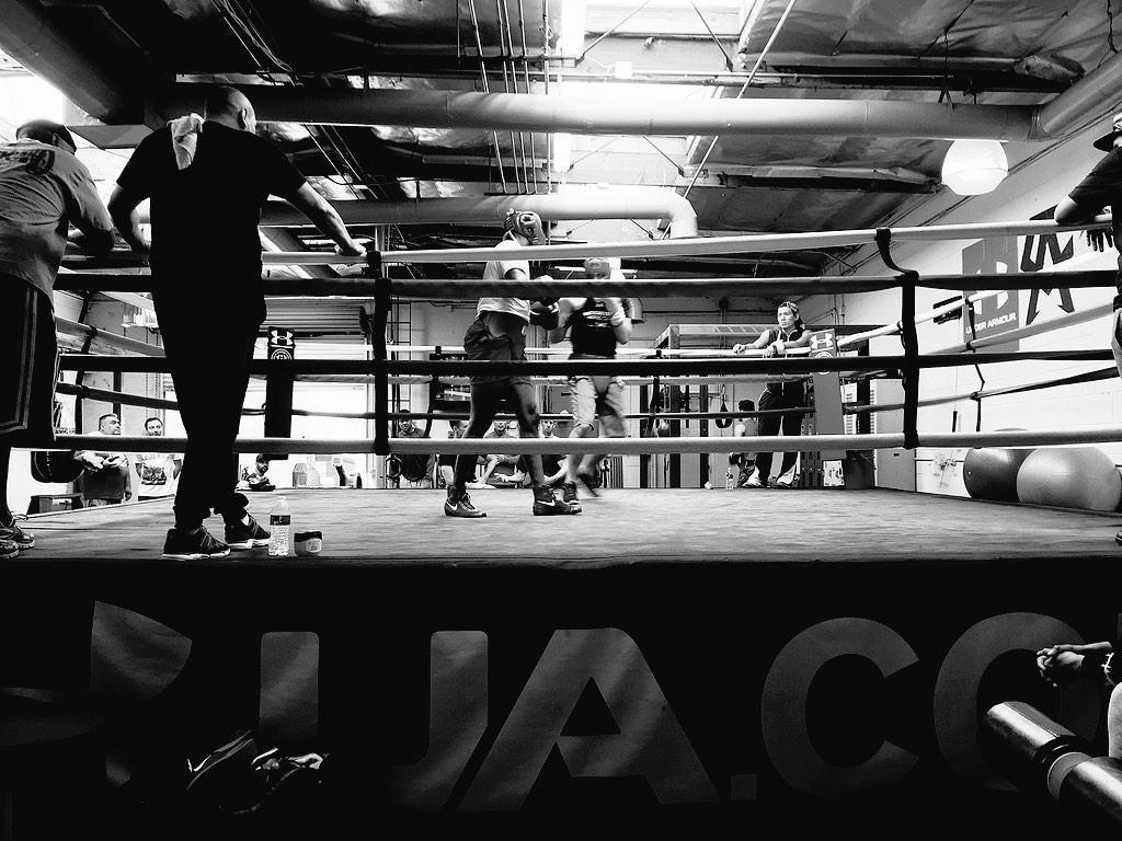 ComedyTyrone's tweet image. Got to watch the champ doing sum good sparring today. #AnimalStatus #FightReady @KIDCHOCOLATE  thanks