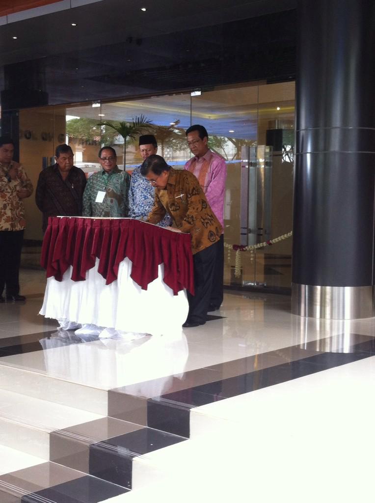 Dengan ini Gedung <a href="/PascasarjanaUMY/">Pascasarjana UMY</a> telah diresmikan oleh Wapres RI Jusuf Kalla #EventUMY
