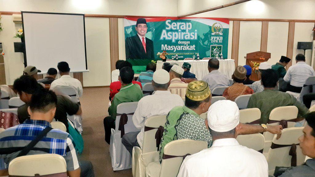 Zairullah_ZA's tweet photo. Serap aspirasi dengan masyarakat Kota Banjarmasin @FraksiPKB @BeritaPKB #Reses http://t.co/ymgDbJ61X0