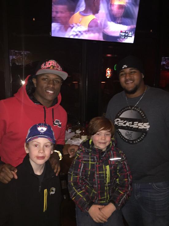 dougdunlay's tweet photo. Duron Singleton and Lucas Vincent at the Smoke Daddy. Good luck tomorrow at the regional combine tomorrow.
#Muzzou http://t.co/FbSpGlzAGs