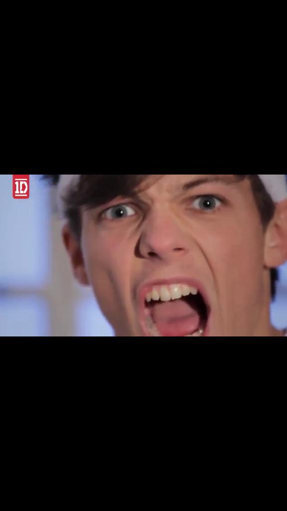 DotsonGolly's tweet photo. #onedirectionkca let's show them! http://t.co/tkIfiDGhxc