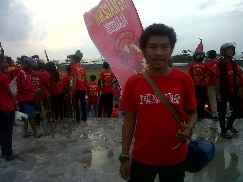 Tetap Tersenyum Kawan <a href="/emilanshar/">emil anshar</a>