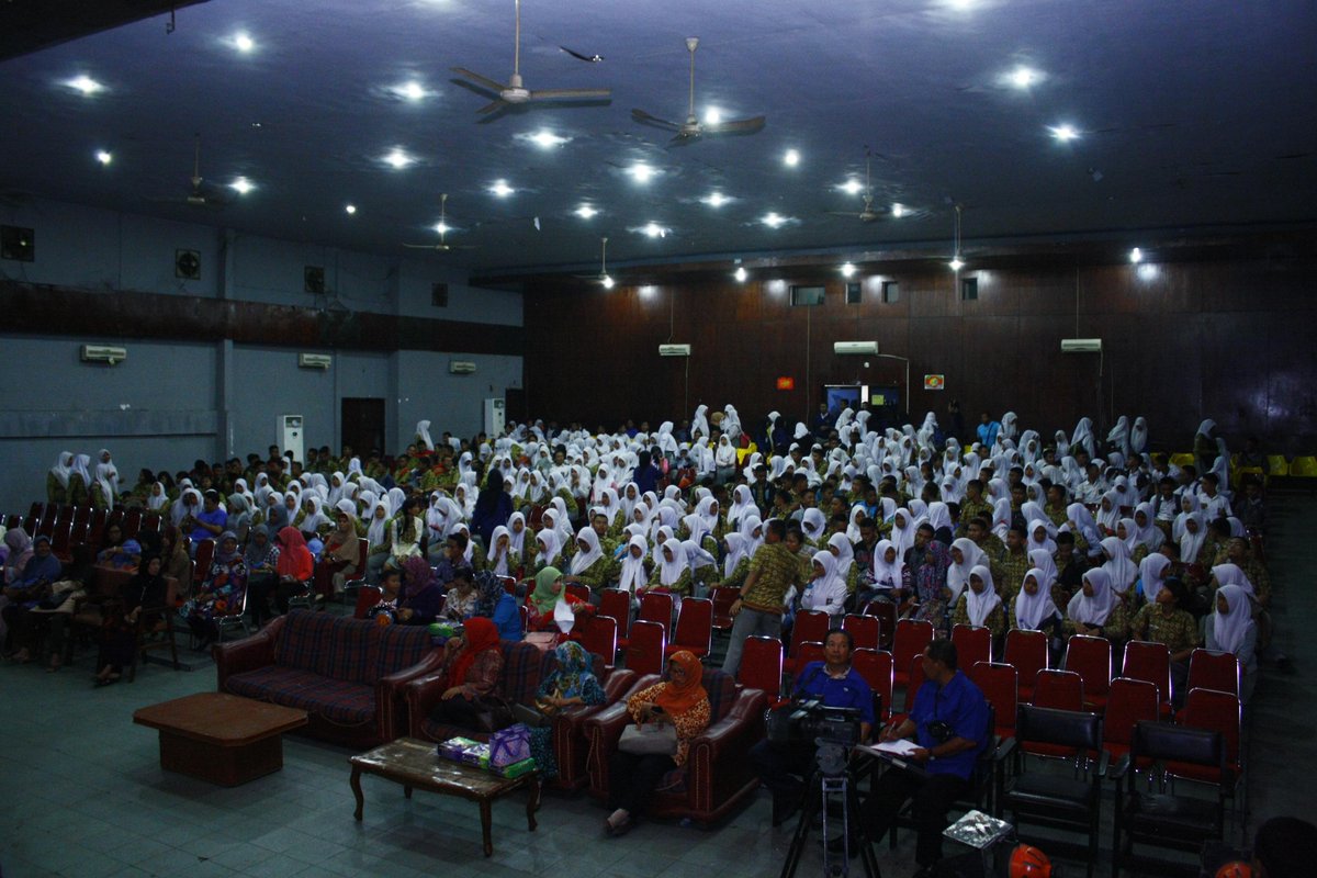 alhamdulillah sampe begini bg <a href="/Bintangfhbl/">Bintang - JIWA</a> antusias penontonnya makasih <a href="/Jiwaofficional/">JIWA</a>
cc : <a href="/Dharmateta__/">Teater Dharma teta</a>