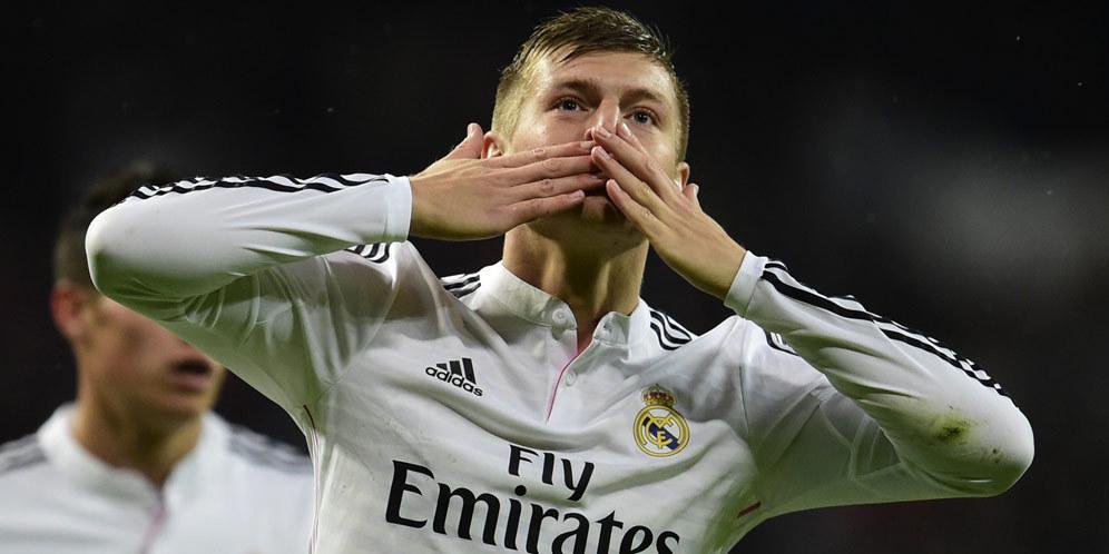 Bolanet's tweet photo. http://t.co/3Wes02XnUg - Teladan! Kroos dan Ronaldo Wakili UEFA Serahkan Donasi ke Palang Merah http://t.co/c3gQIcxyVL