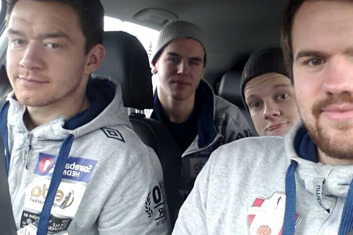 To biler på vei mot Tr.heim. 8 mann klare til kamp 17:15 mot Flamuri i kveld og 11:45 mot Nidaros søndag.. #futsalnor
