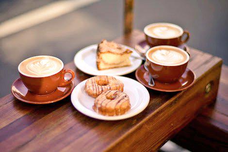 Kahve kokusuna uyanma zamanı... Hafta sonu Kahve-i Vefa'da başlar...☕🍩🍰 #2015hit2