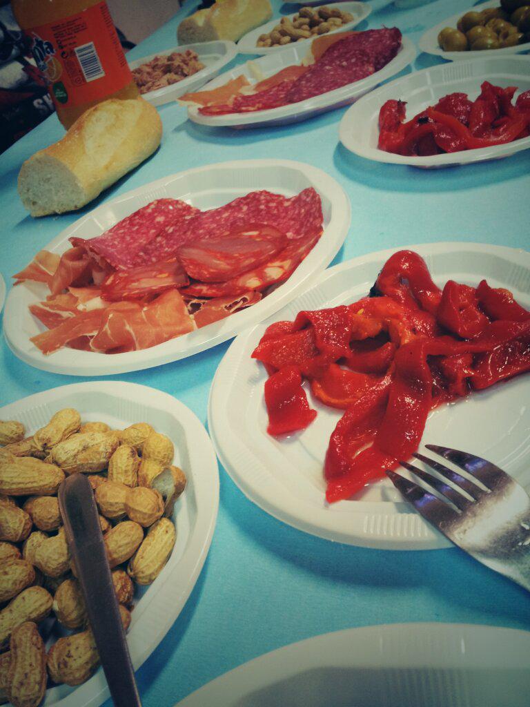 rosa_mgo's tweet image. Almuerzo fallero! @FallaOlta #CaloretFaller
