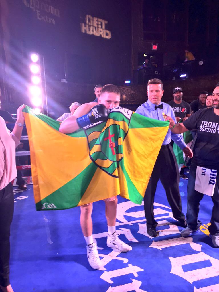 GoldenBoyBoxing's tweet photo. No better way to end the show! @jay_quigley remains undefeated! #FightingIrish #LAFightClub http://t.co/fHeJv8ePbk