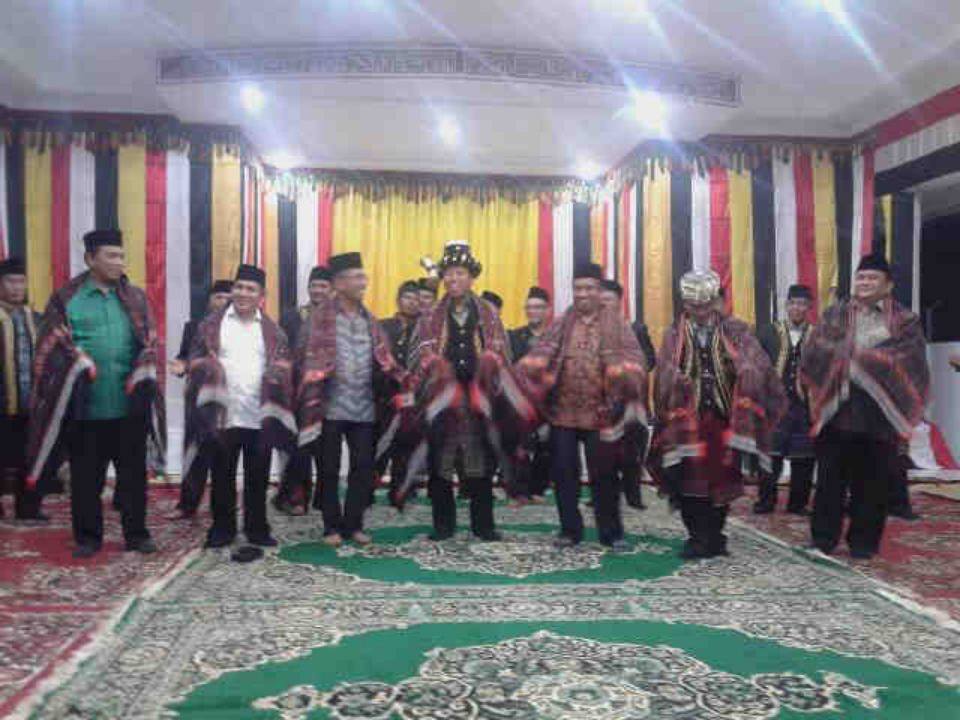 Foto_DPP_PPP's tweet photo. Ketua Umum @DPP_PPP M. Romahurmuziy beserta Pengurus Harian usai menerima penghargaan Cc: @FPPP_DPRRI http://t.co/9KYkXM8M2b