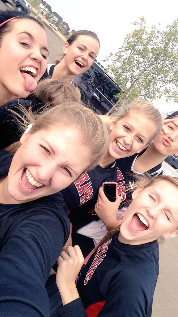 mojo_kennedy15's tweet photo. #FlashbackFriday to The first tournament of an amazing volleyball season☺️ #missthis #WheresKittysFace #wheresBeans 🙊 http://t.co/YSOYgyqOF2