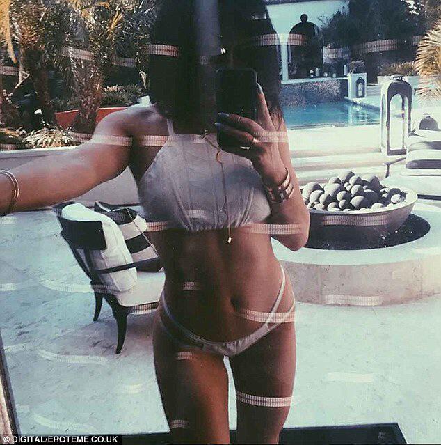 tributetweetss's tweet photo. Kylie's body appreciation http://t.co/a64v4a8ME8