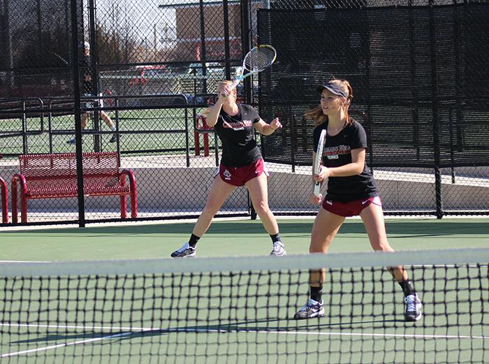 HanaPeterman11's tweet photo. “@CMUMavericks: CMU women's tennis defeats MSU Denver 7-2. http://t.co/9vhhw5pkkw http://t.co/ZMLBdOgsGU @flamyfleeston