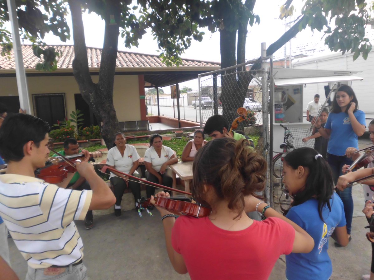 24-feb-2015
Orq Socopó
En el C.D.I  Afuera en el Kioskito 
<a href="/elsistema/">El Sistema</a>  #ElSistemaCumple40 @Nucleobarinas