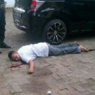 abuy1411's tweet photo. Kuningan,sabtu 07maret2015 pkl 08:00.terjadi pemBEGALan di daerah cilimus bandorasa,tepatnya depan alfamart setempat http://t.co/VYlskUf7mk