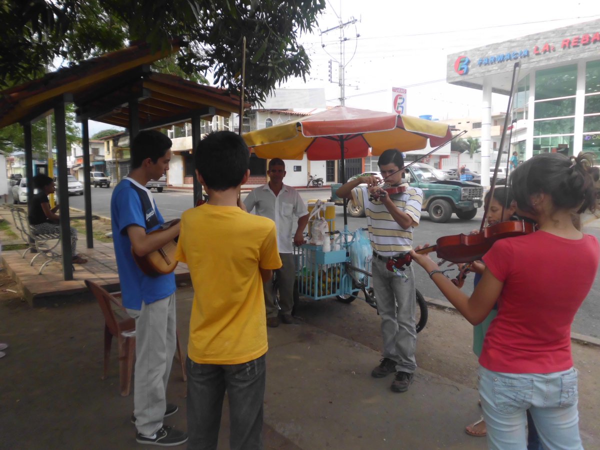 24-feb-2015
Orq Socopó
En la Venta de Jugos frente al Hospital
<a href="/elsistema/">El Sistema</a>  #ElSistemaCumple40 @Nucleobarinas
