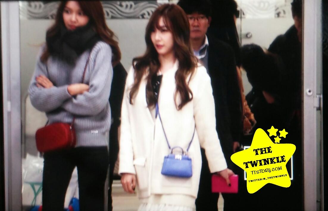 [PIC][07-03-2015]TaeYeon - Tiffany - SooYoung và YoonA trở về Hàn Quốc vào trưa nay B_eYvC6UsAA7jEr