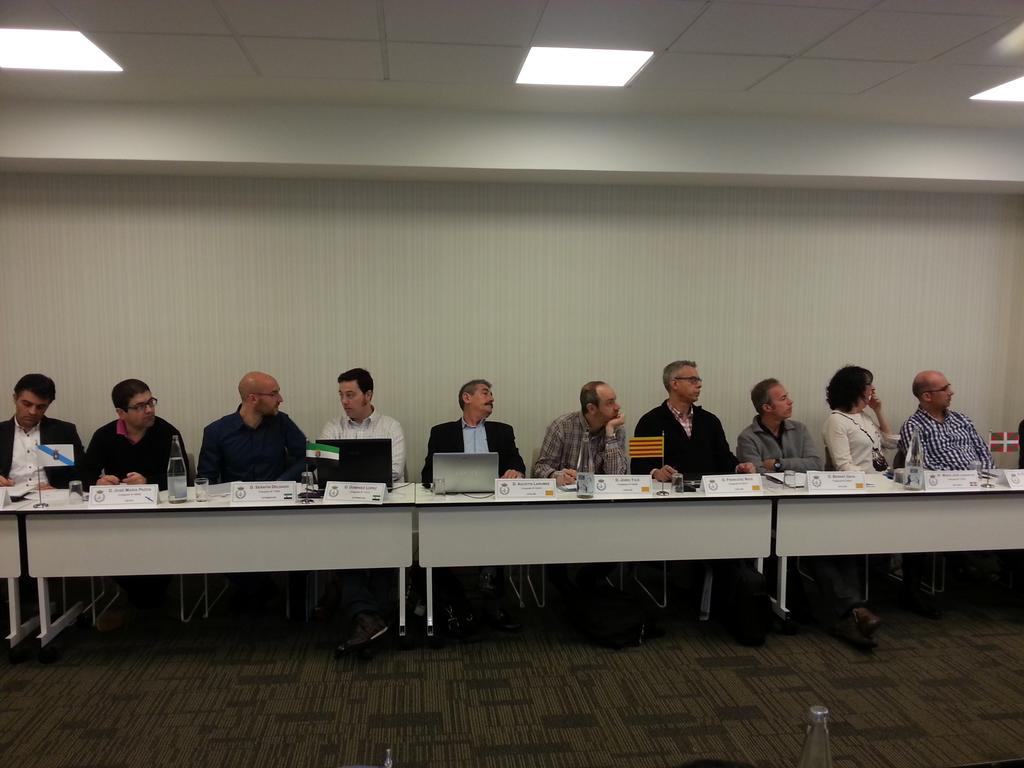 ConsejoCOLEF's tweet photo. Saludos y bienvenida a las nuevas incorporaciones a las juntas de los diferentes COLEF autonómicos. #COLEFBilbao2015 http://t.co/QKntZpWaTe