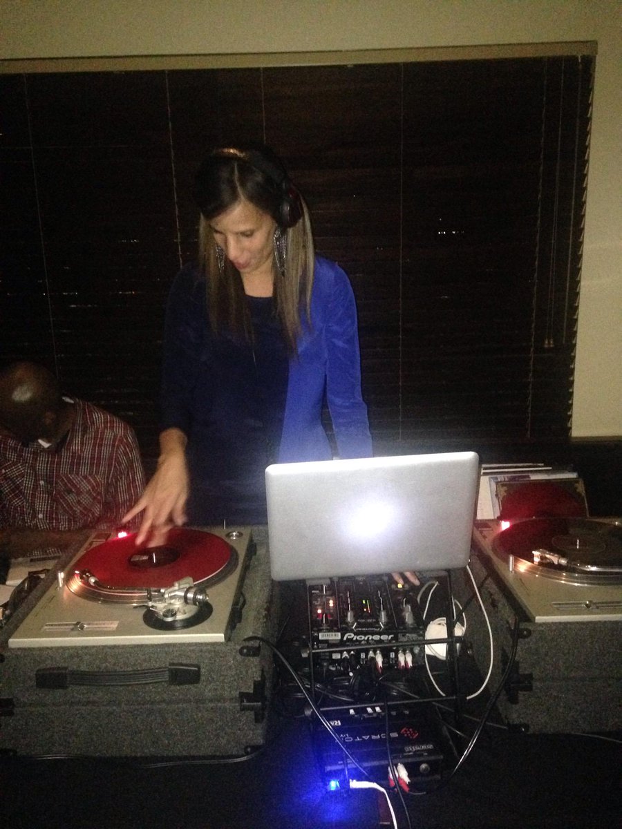 Nasara_Gargonnu's tweet image. The DJ is in the house! One half of the #TwinTables! (@ Post &amp;amp; Beam - @postandbeamla) swarmapp.com/c/3DOLOOaGVC8