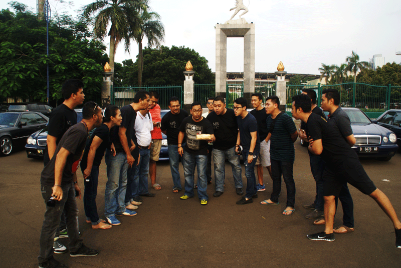 Tiup lilinnya, serta mulia, serta mulia <a href="/MBOCers/">MB Owners Community</a> rayakan ultah yg ke-3 bit.ly/17ZjZXw
