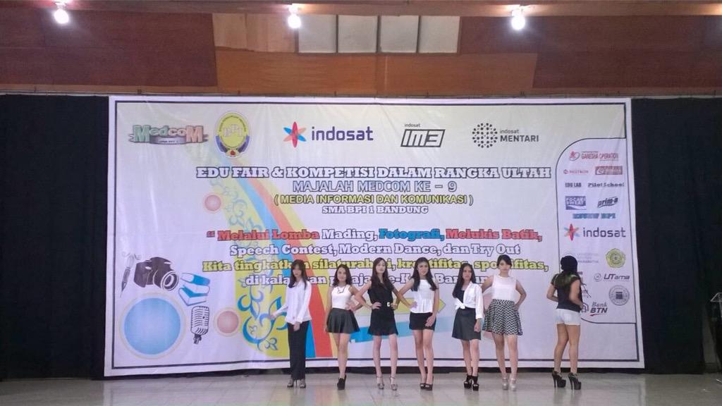SMABPI1's tweet photo. Model SMA BPI 1 sedang unjuk kabisa di acara HUT Medcom BPI http://t.co/uneIozIgua